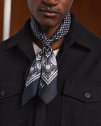Foulard en soie gris à motif - 1