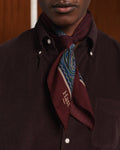 Foulard en soie bordeaux et marine à motif - 1