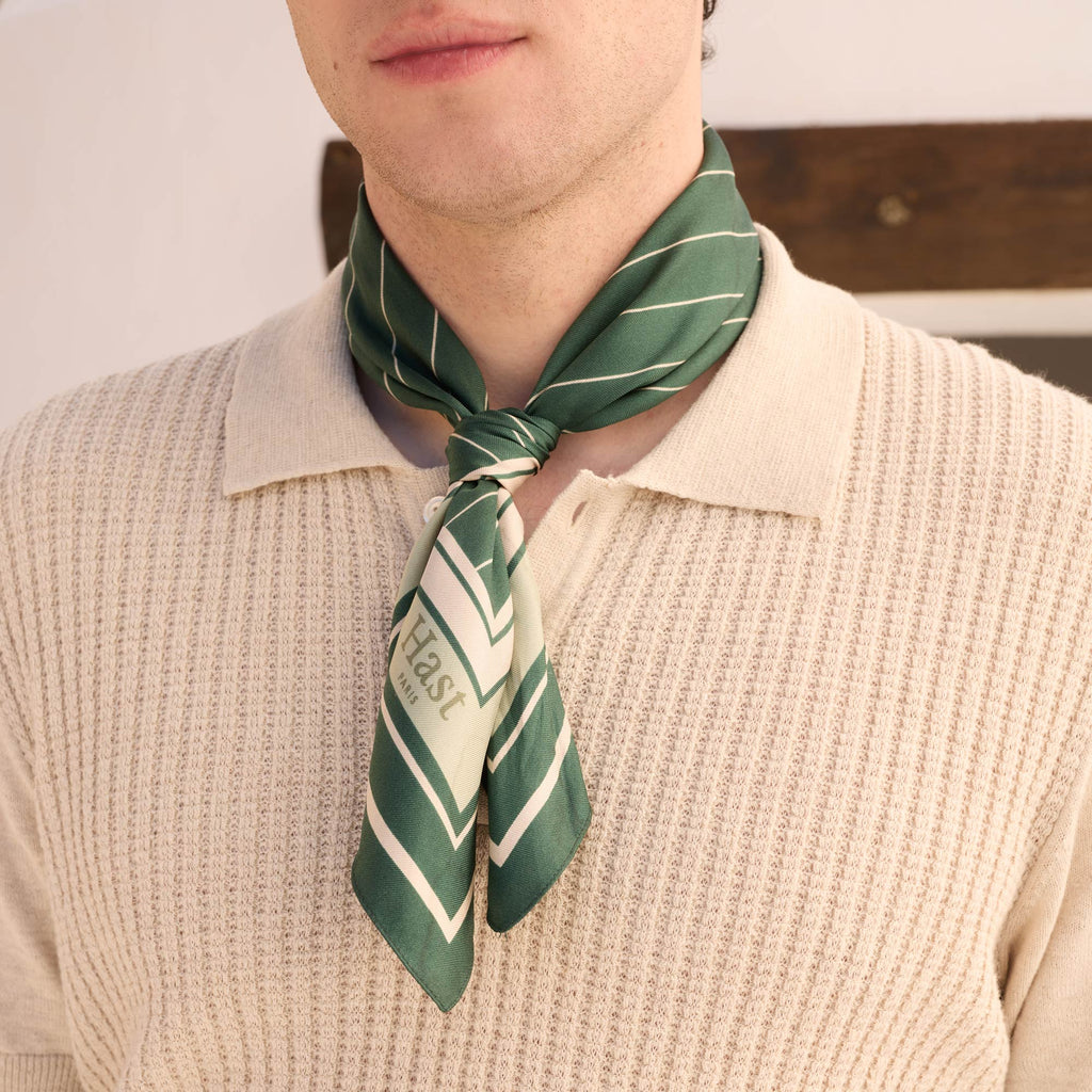 Foulard en soie navy à motifs - 8