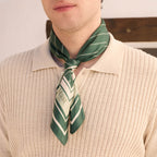 Foulard en soie navy à motifs - 8