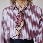 Foulard en soie écru et bordeaux à motifs - 1