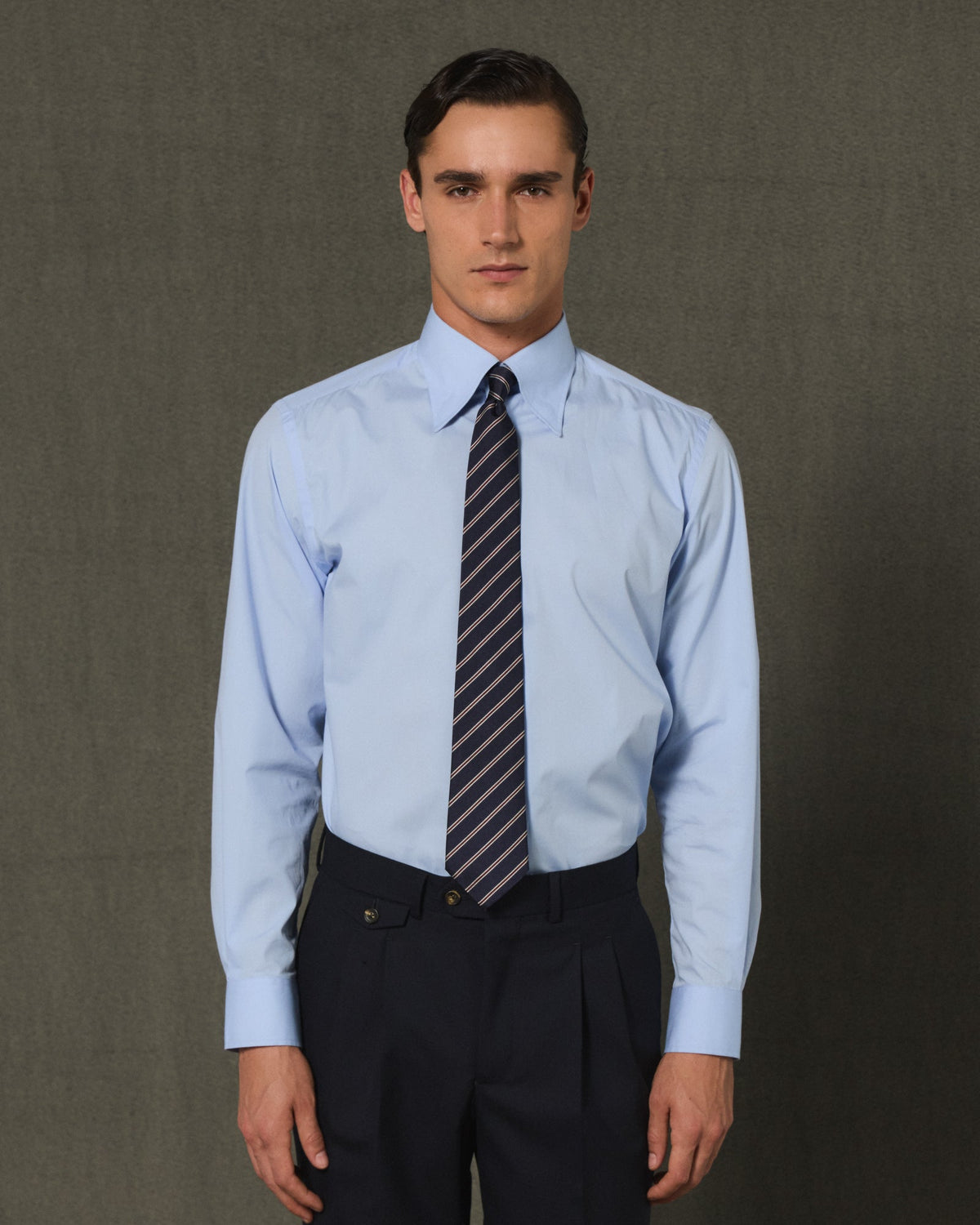 Chemise en coton bleu rayé col blanc - 7
