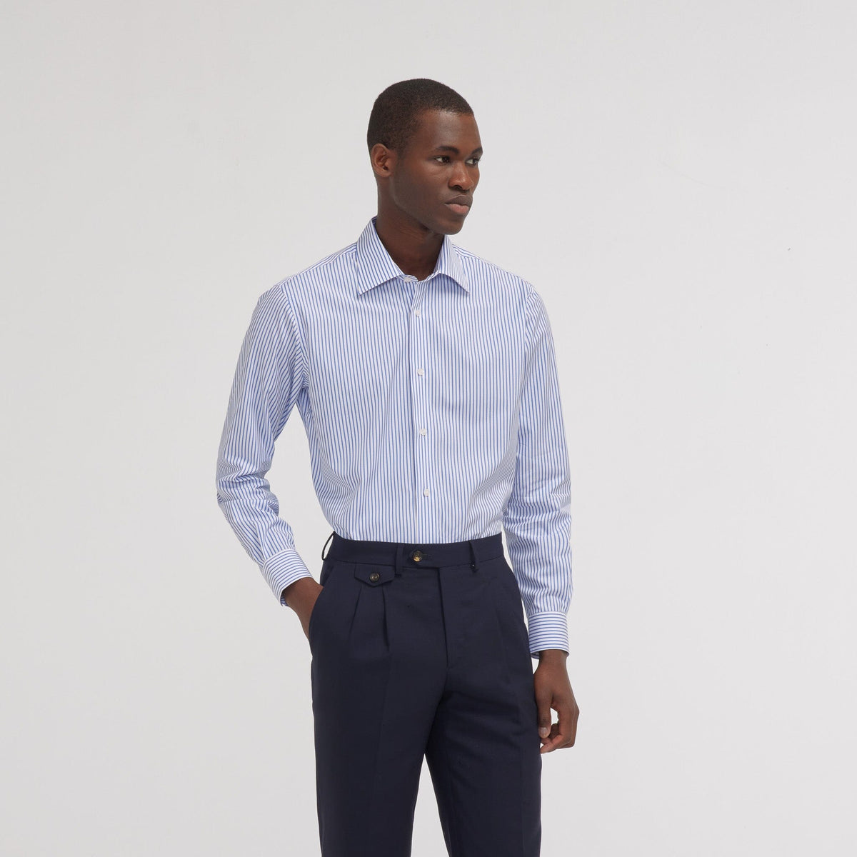 Chemise cintrée en popeline à rayures bleues et blanches - 1