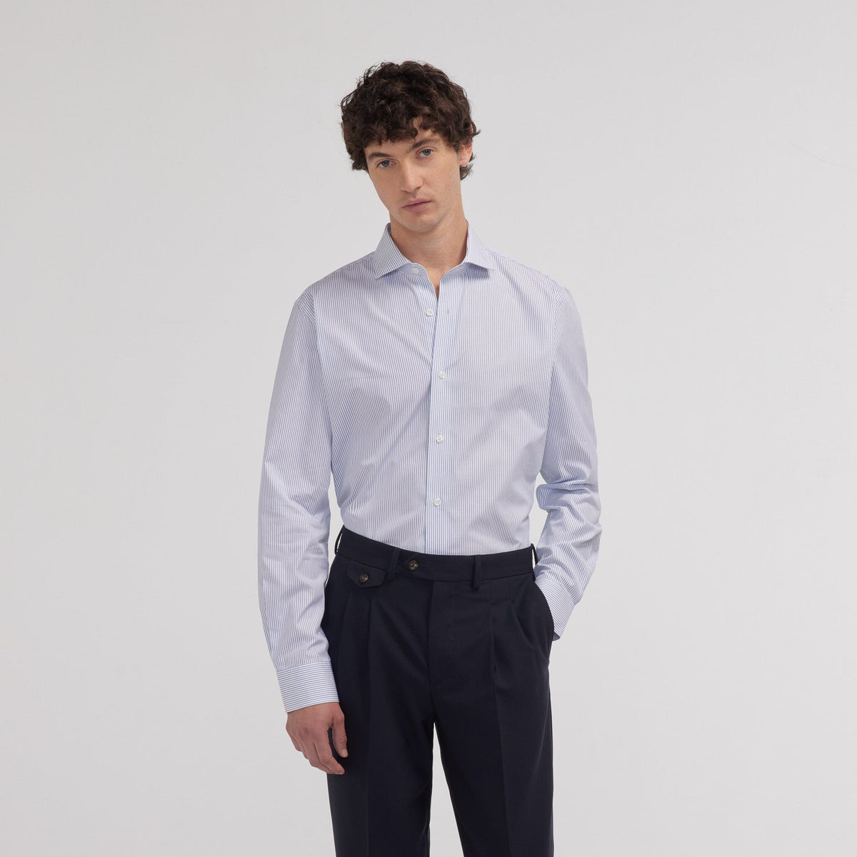 Chemise cintrée en popeline double retors à fines rayures rouges - 3