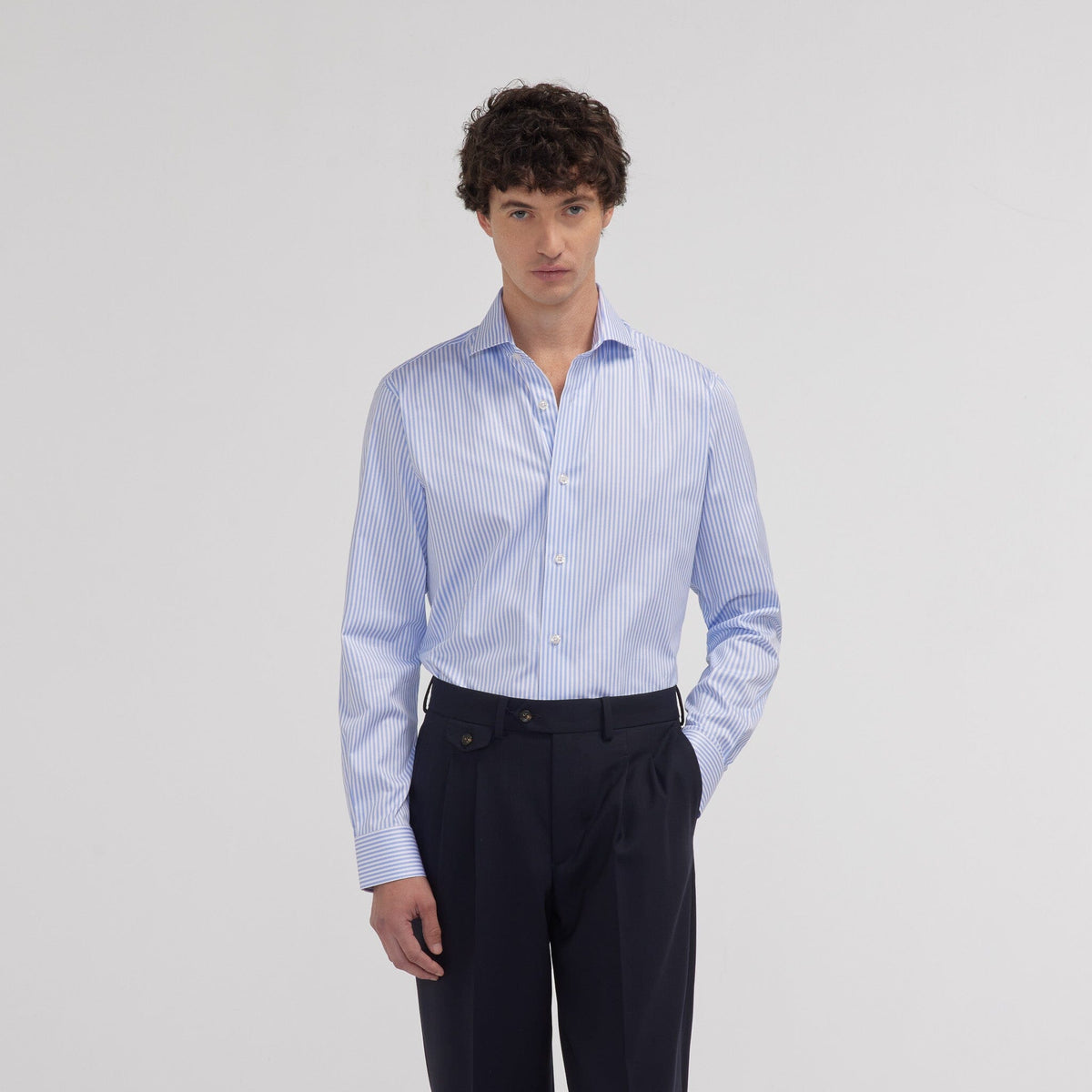 Chemise cintrée en twill double retors à rayures bleues - 1