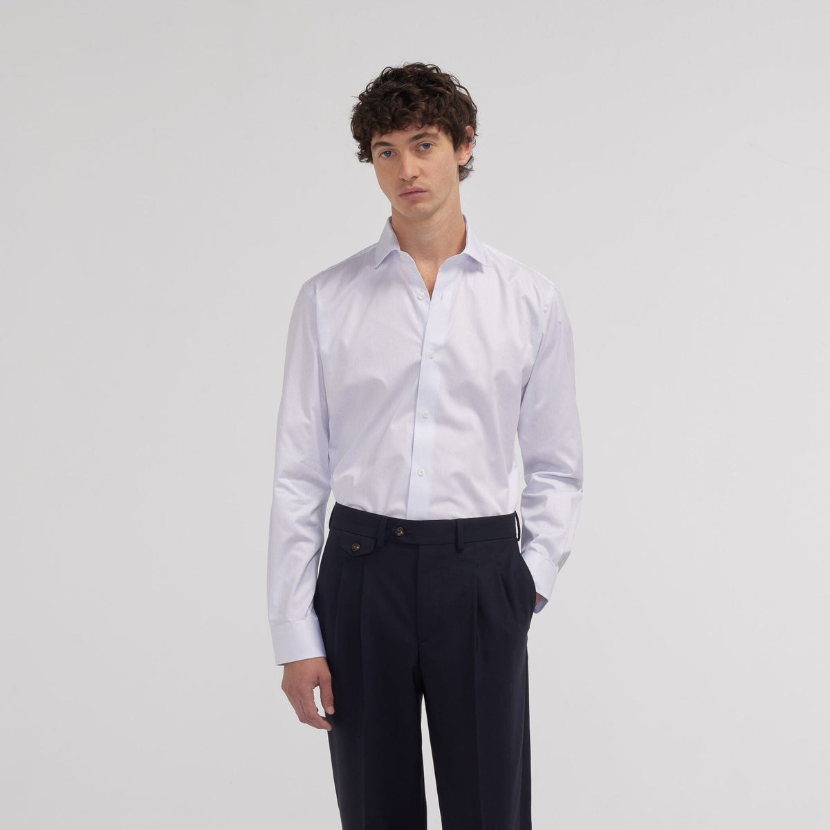 Chemise cintrée en twill à fines rayures rouges - 3