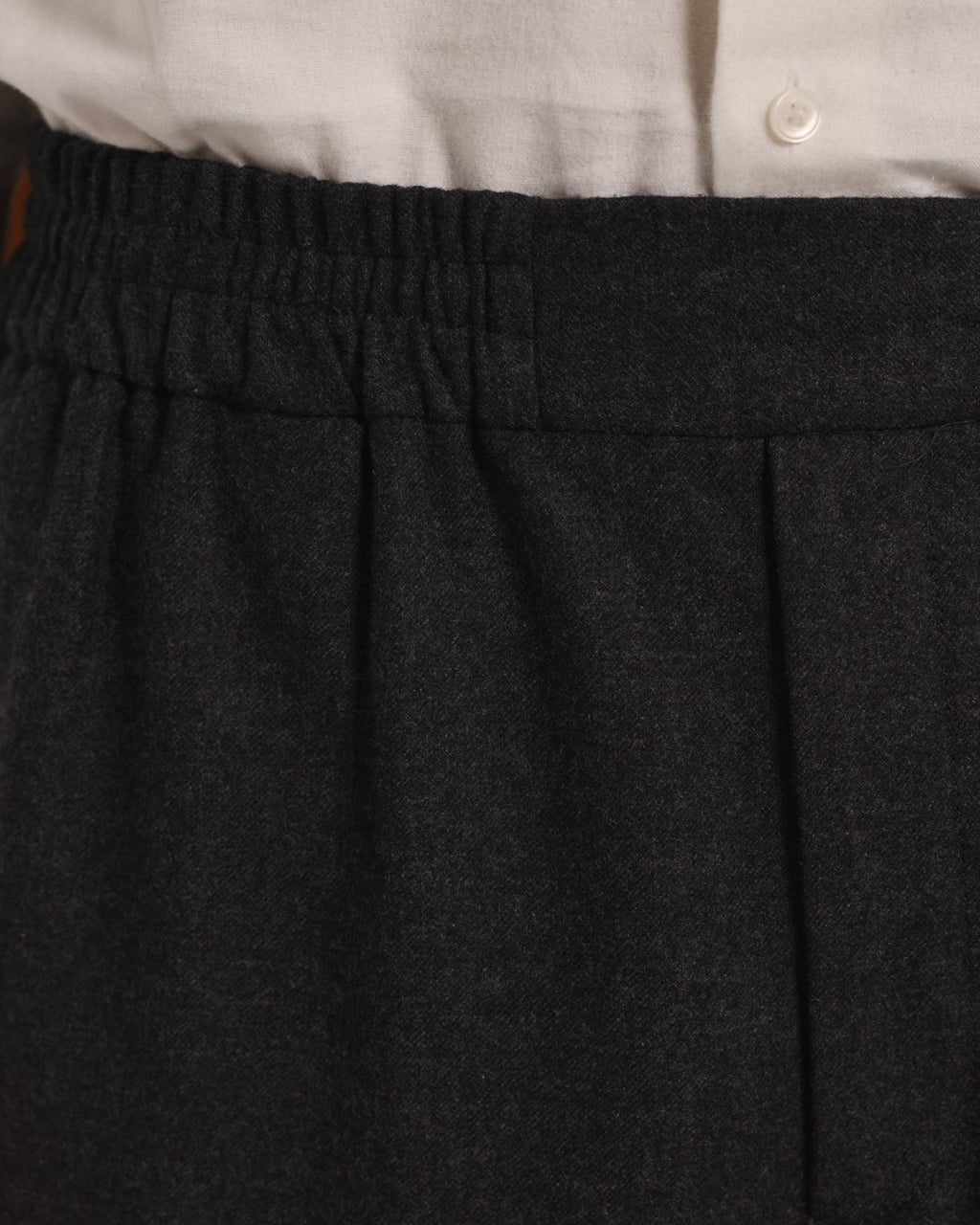 Pantalon à ceinture élastiquée en flanelle de laine grise - 2