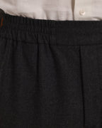 Pantalon à ceinture élastiquée en flanelle de laine grise - 2