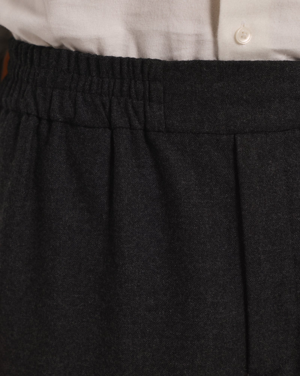 Pantalon à ceinture élastiquée en flanelle de laine grise - 2