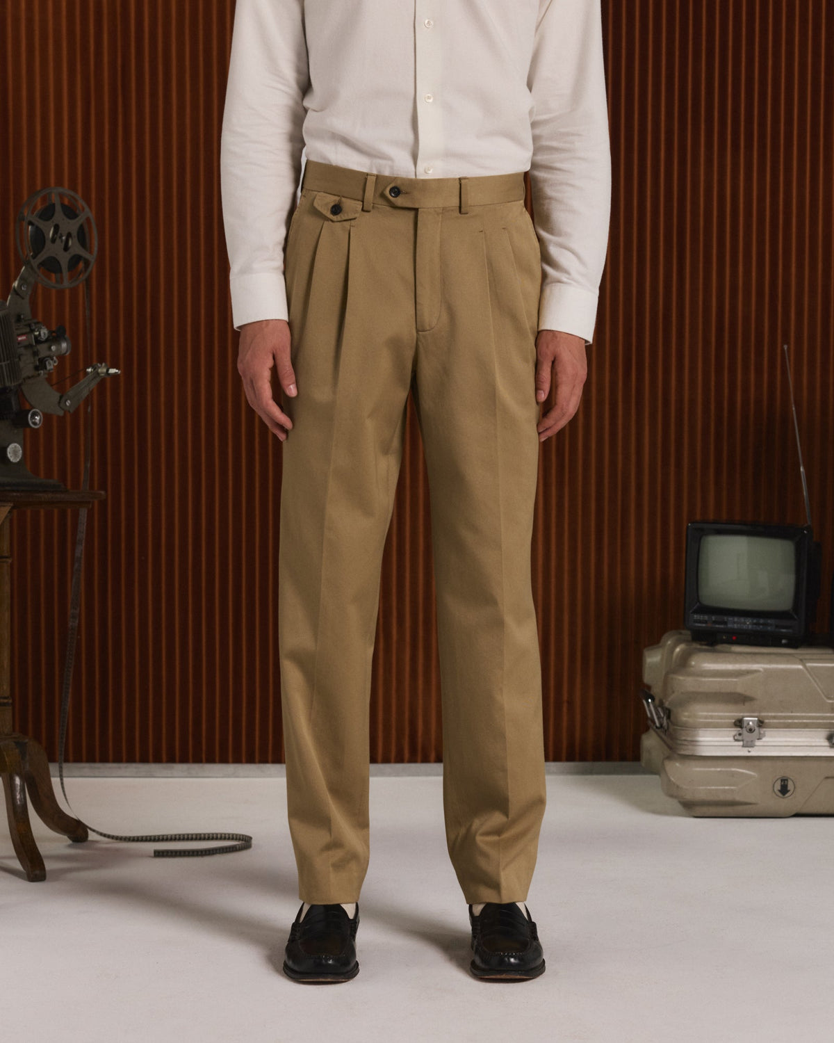 Pantalon à double plis en coton beige - 1
