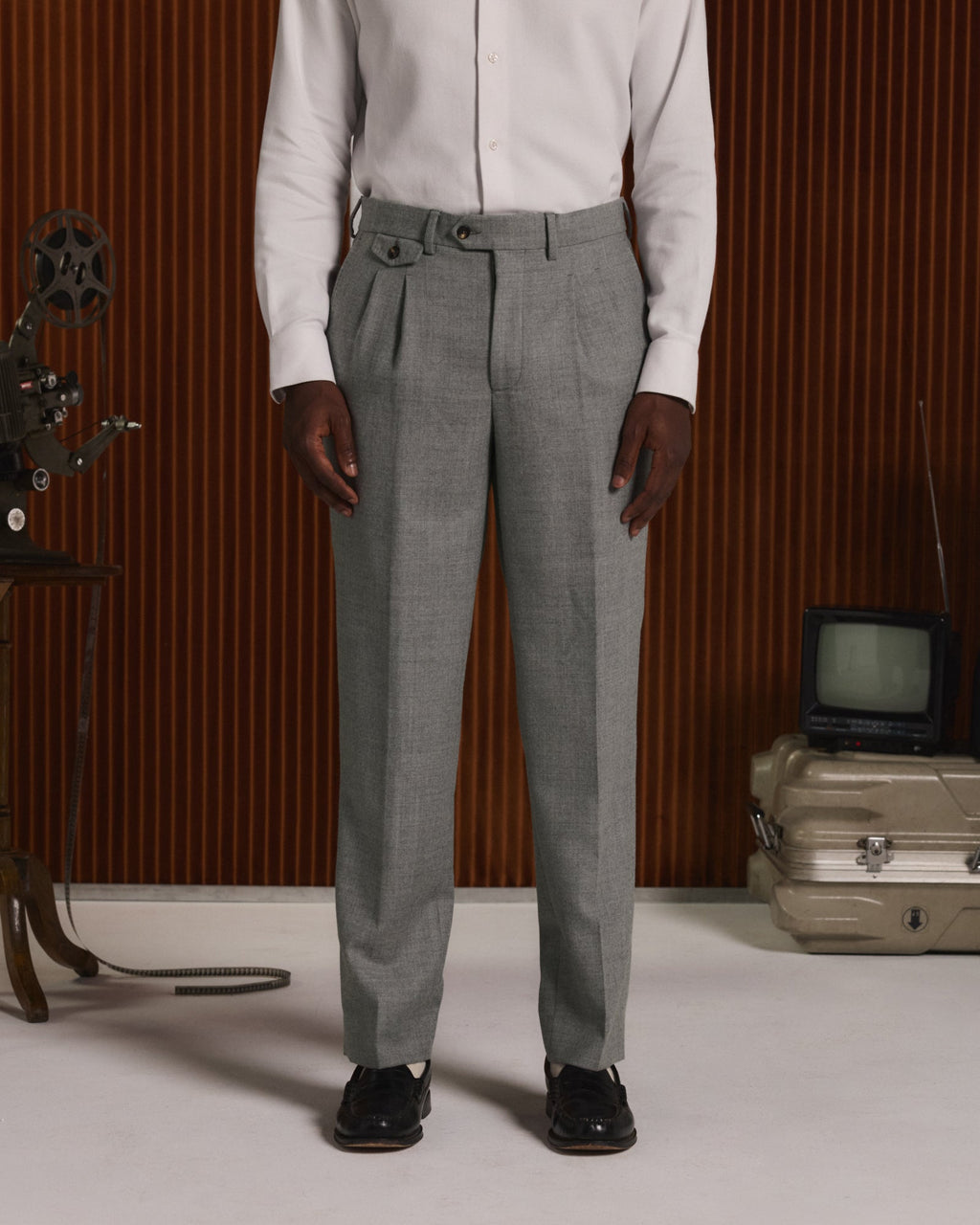 Pantalon à double plis en flanelle de laine grise - 1