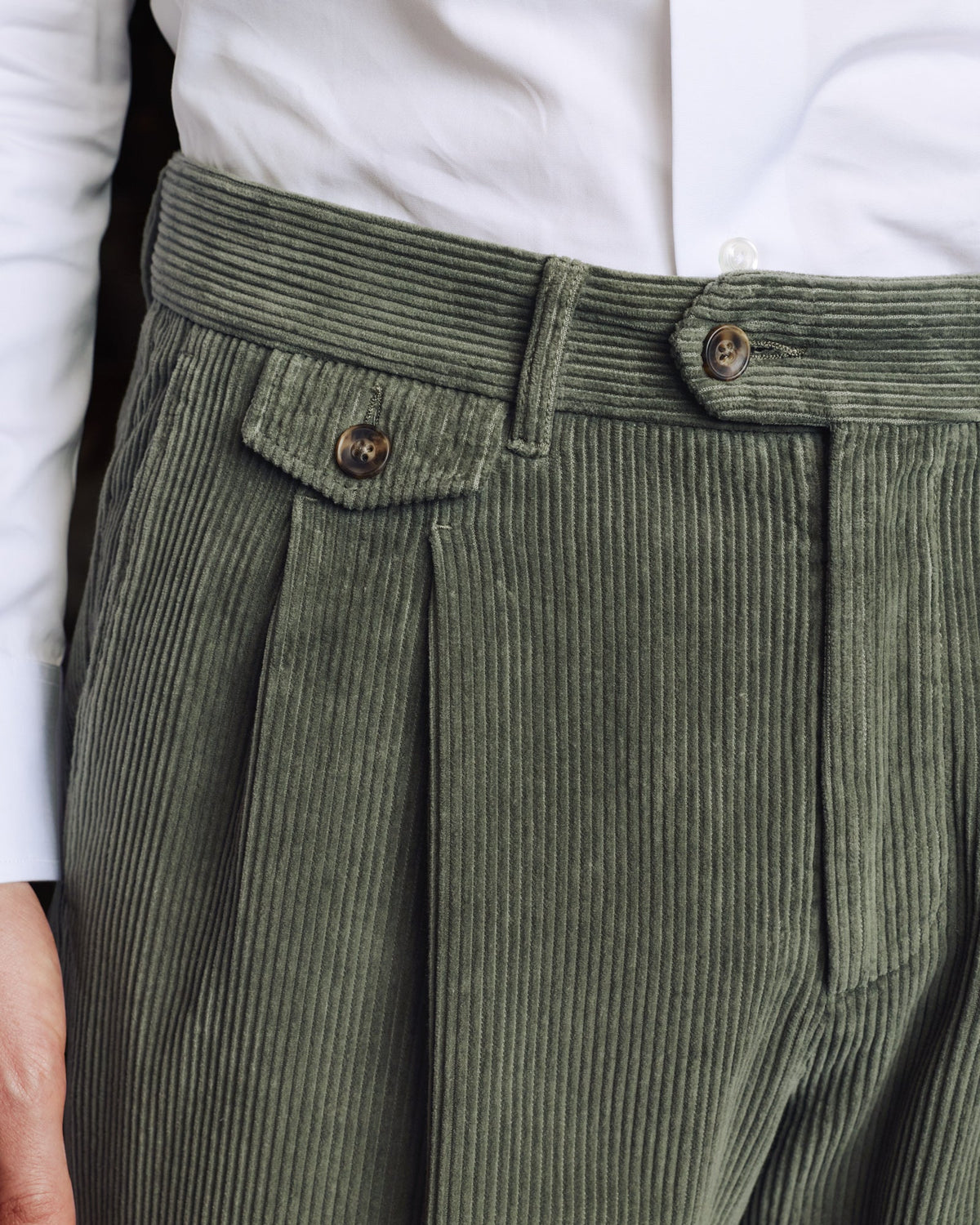 Pantalon double plis en velours côtelé sauge - 2