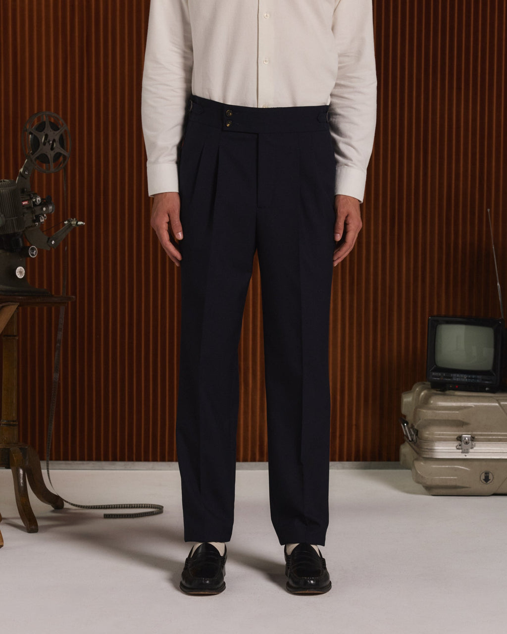 Pantalon à double plis en laine marine triple retors - 1