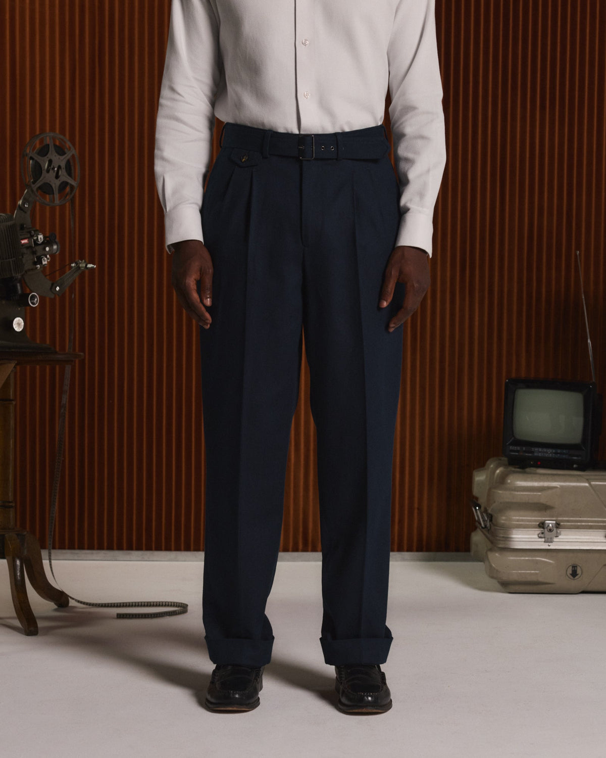 Pantalon à pinces en coton marine à ceinture amovible - 1