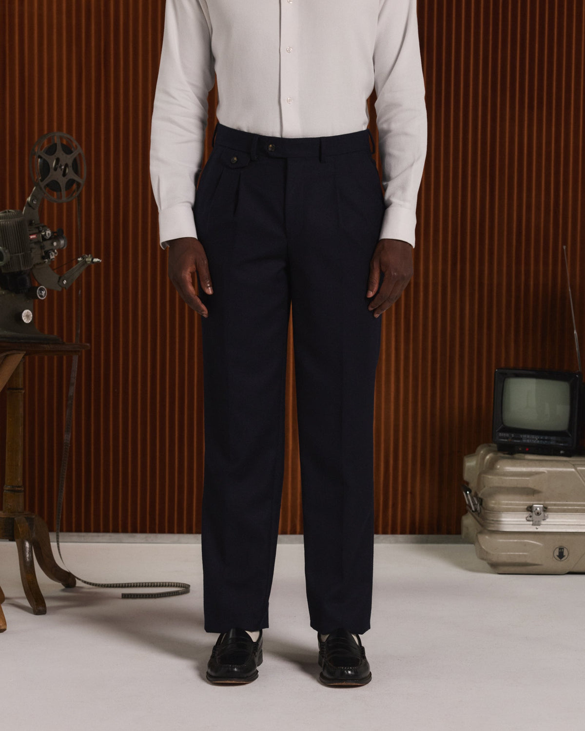 Pantalon à pinces en flanelle de laine marine - 1