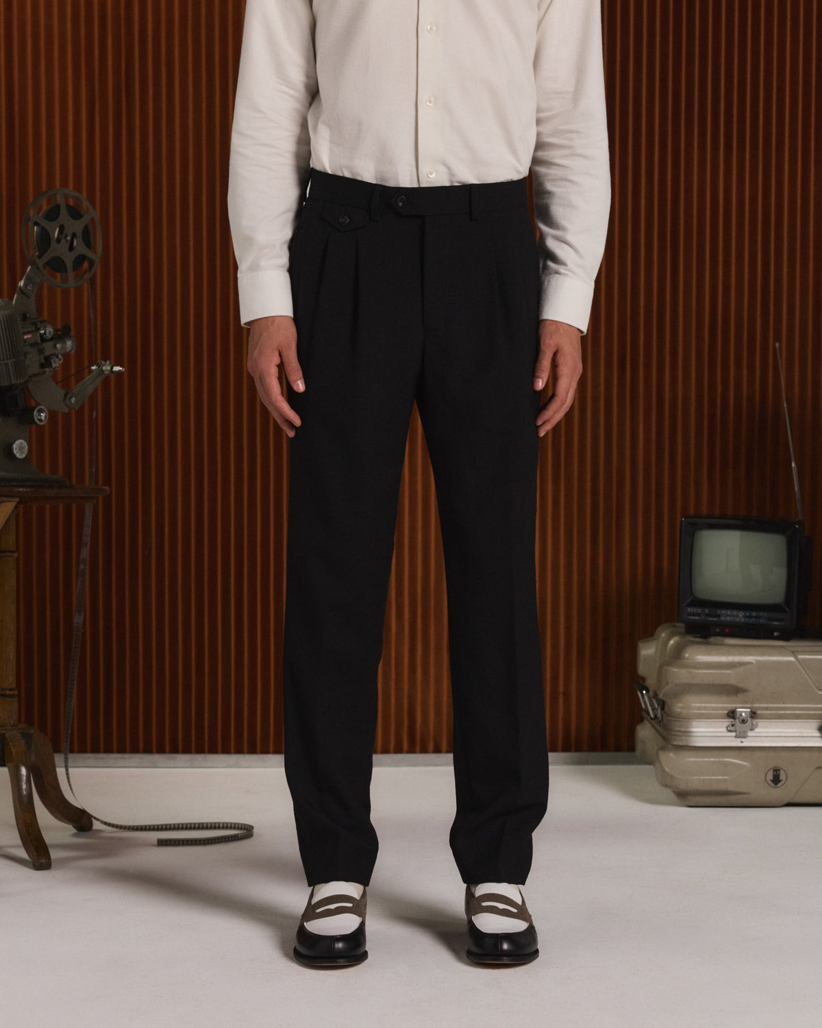 Pantalon à pinces en flanelle de laine noire - 1