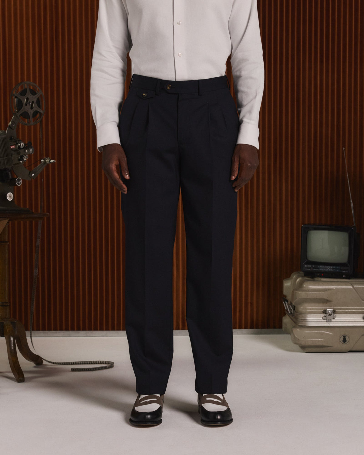 Pantalon à pinces en laine marine - 1
