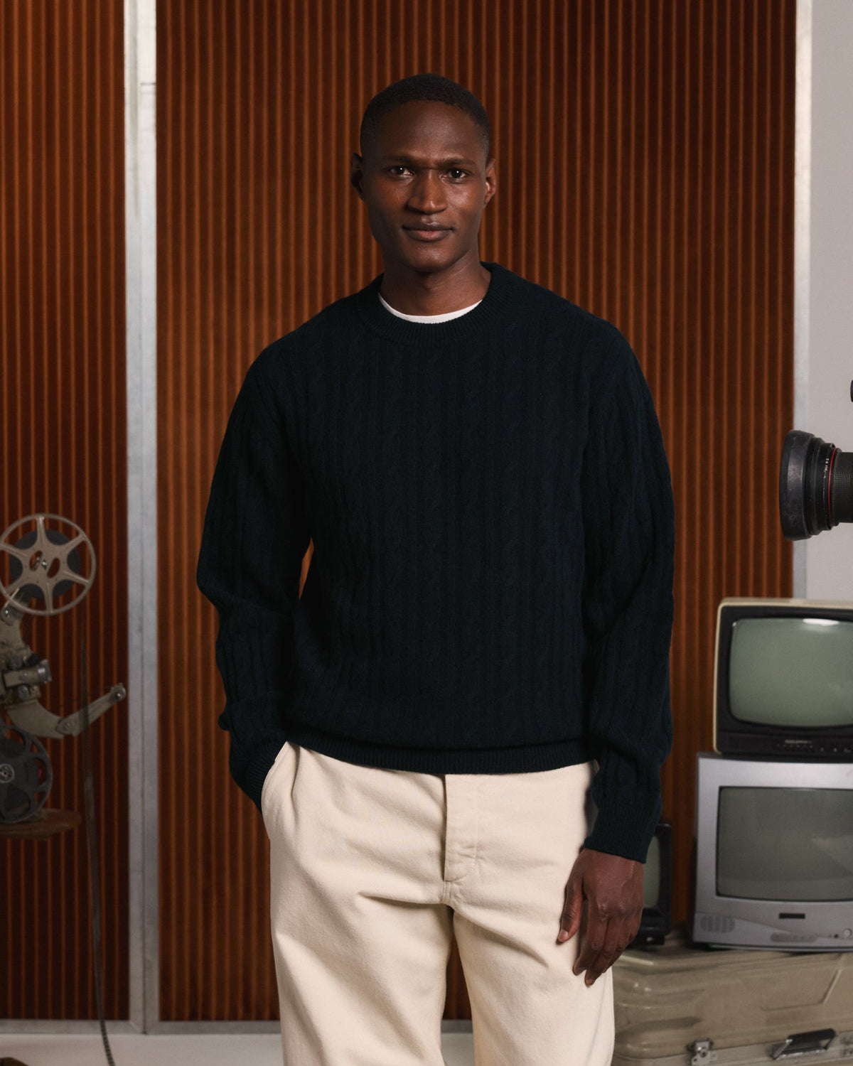 Pull col rond en laine mérinos extrafine marine - 1