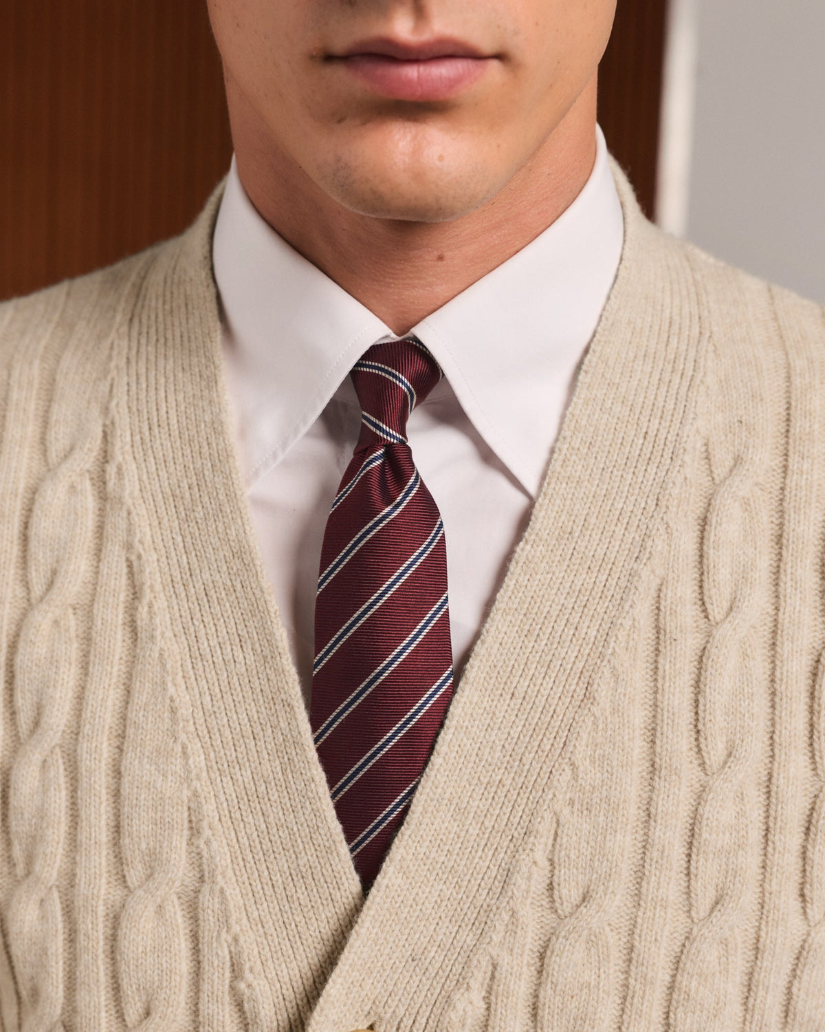 Cardigan torsadé en laine extrafine beige - 2